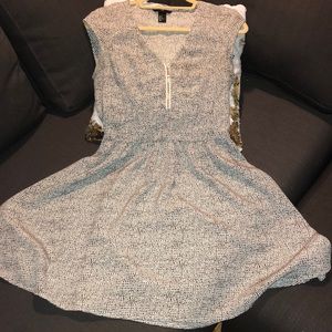 Black and white dress with zipper